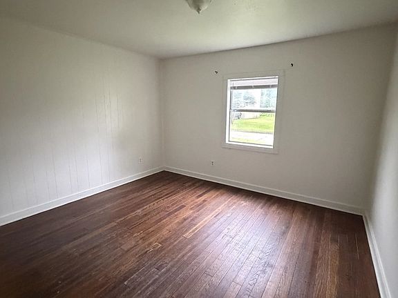 5th image of 303 W Dewey Ave