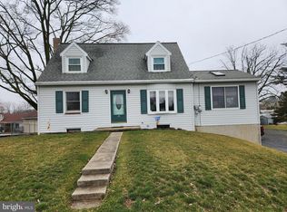 2 N Conestoga View Dr, Akron, PA 17501