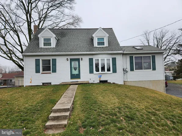 2 N Conestoga View Dr, Akron, PA 17501