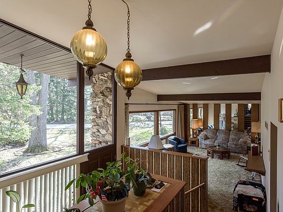4th image of 8S244 Blackthorne Ln