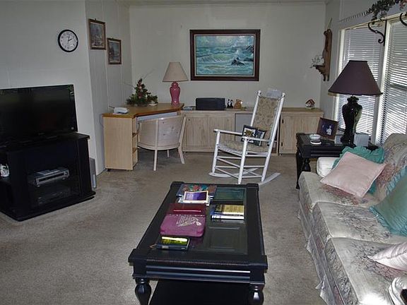 5th image of 38 Magnolia Ln