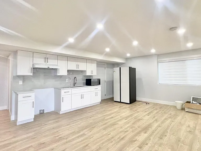 1421 Shay St — Photo 2