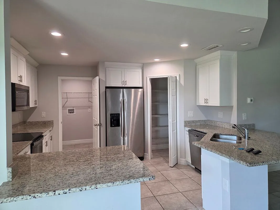 4 bed, 2.0 bath, 2044 sqft, $1,900 — Photo 3