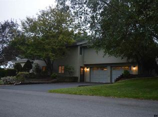 7 Wendfair Ter, Albany, NY 12205