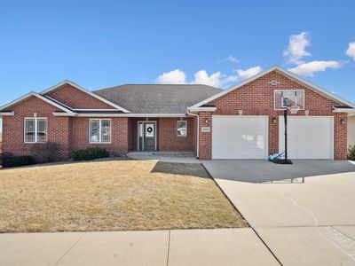 618 Meadowland Ct, Epworth, IA, 52045