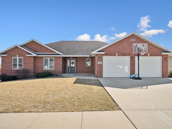 618 Meadowland Ct, Epworth, IA 52045