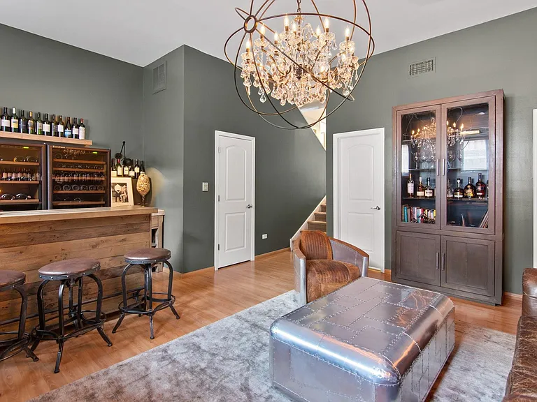 1616 W Altgeld St — Photo 12