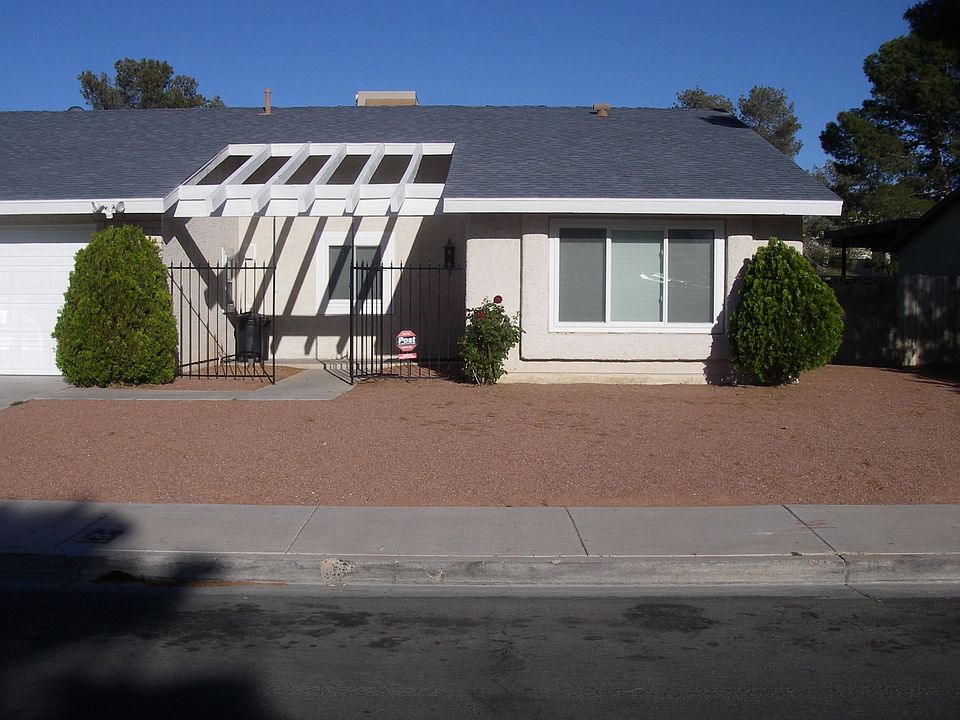 Front Yard (Apr 2011)