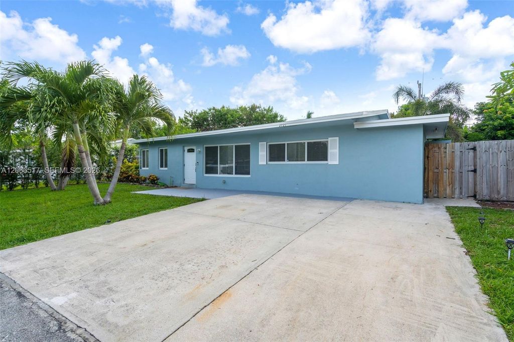 2721 NE 8th Ave, Pompano Beach