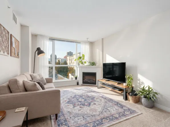 188 Esplanade E #607, North Vancouver, BC V7L 4Y1