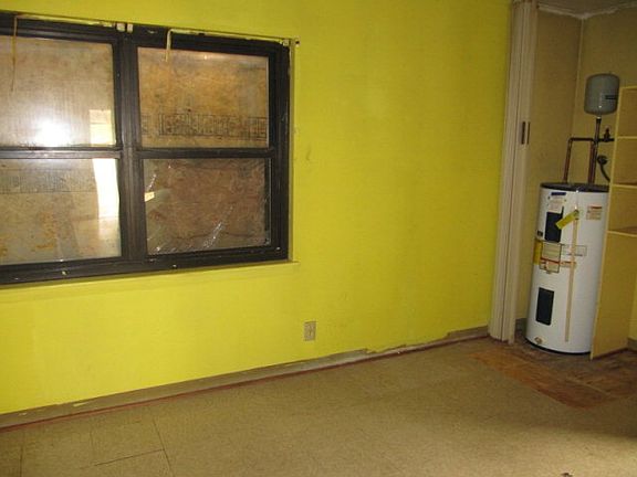 3rd image of 306 Ramblewood Dr