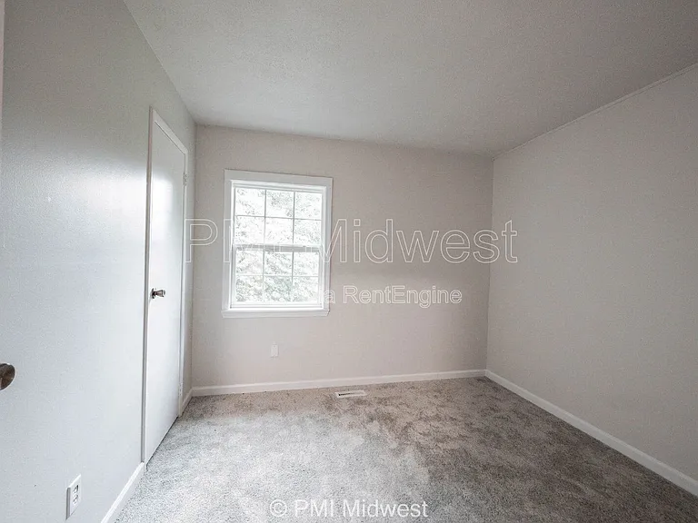 6920 Chrysler St — Photo 13