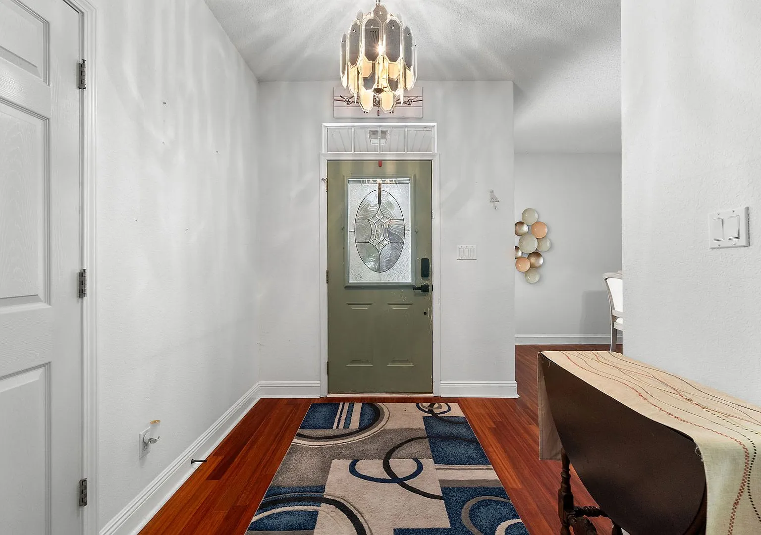 Must see 3 bed/2bath Home — Photo 4