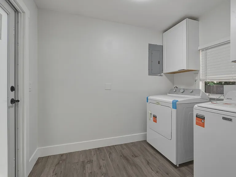 12980 NE 10th Ave — Photo 21