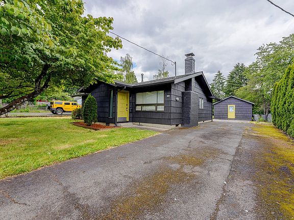 4th image of 124 NE 143rd Ave