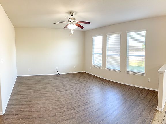 4th image of 2606 Black Orchid Dr