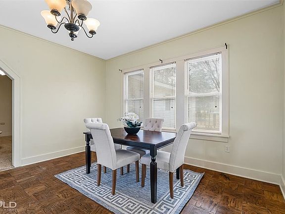 5th image of 212 W Daugherty Ave