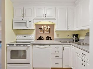 7520 Cahill Rd APT 121A, Edina, MN 55439