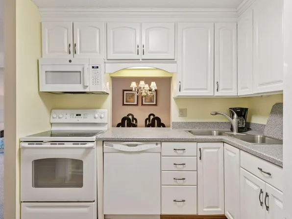 7520 Cahill Rd APT 121A, Edina, MN 55439