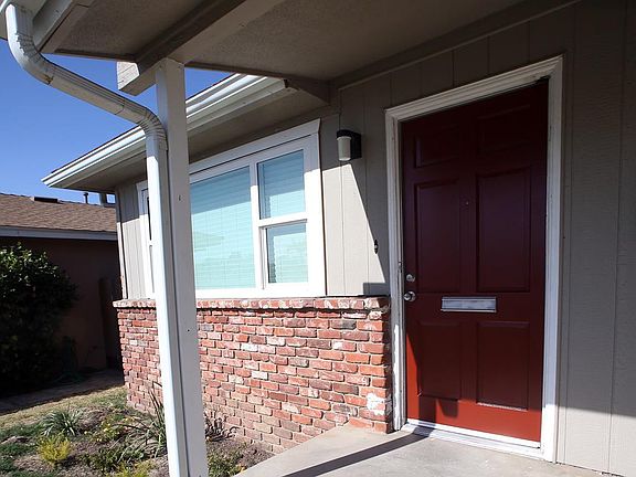 3rd image of 2204 Hillcrest St
