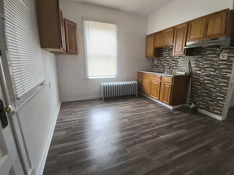 2542 W 64th St #1 — Photo 5