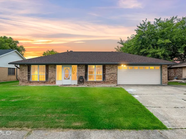 5318 Foxglove Dr, Bossier City, LA 71112