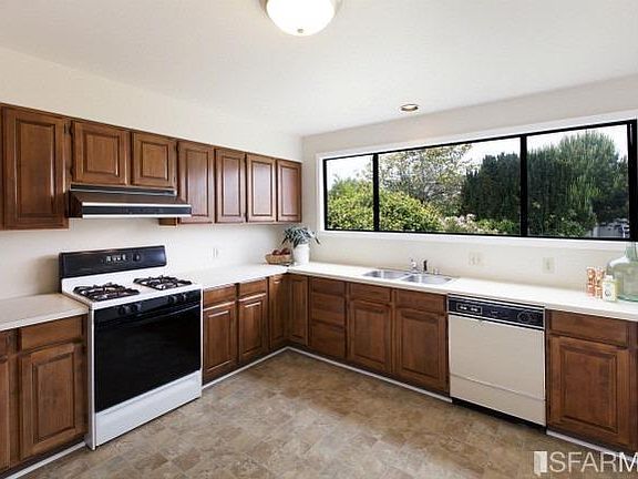 4th image of 25 Palos Pl