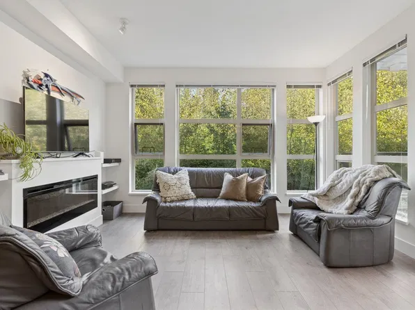 3602 Aldercrest Dr #318, Burrard Inlet 3, BC V7G 0A2
