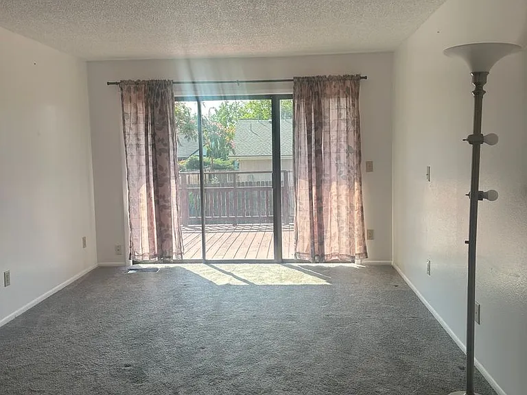 2774 Jessica Cir — Photo 11
