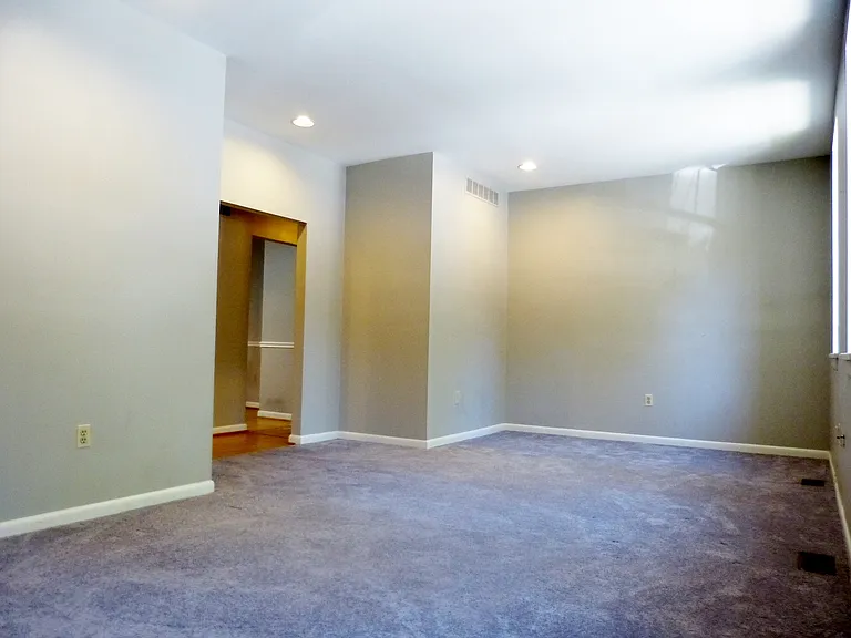 200 E West St #1 — Photo 2
