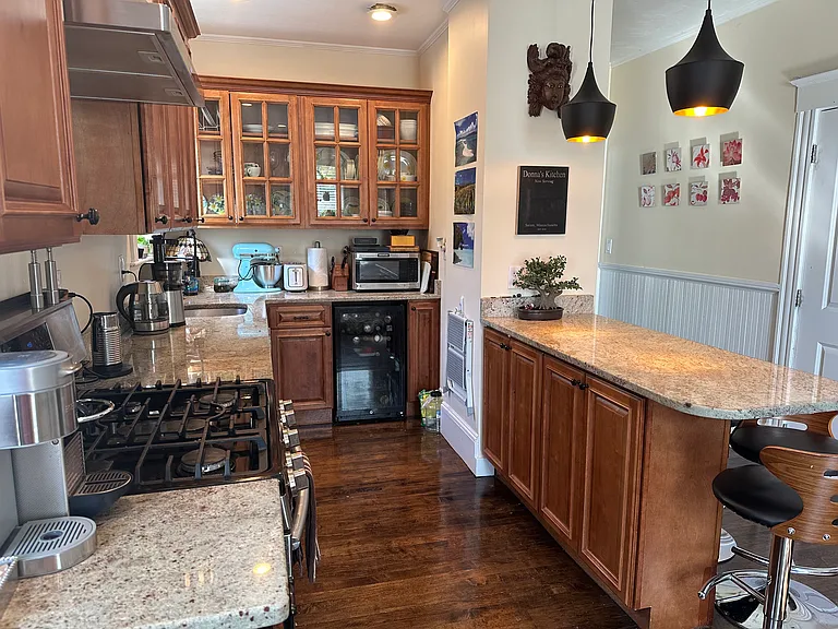 40 Winthrop St #1 — Photo 1