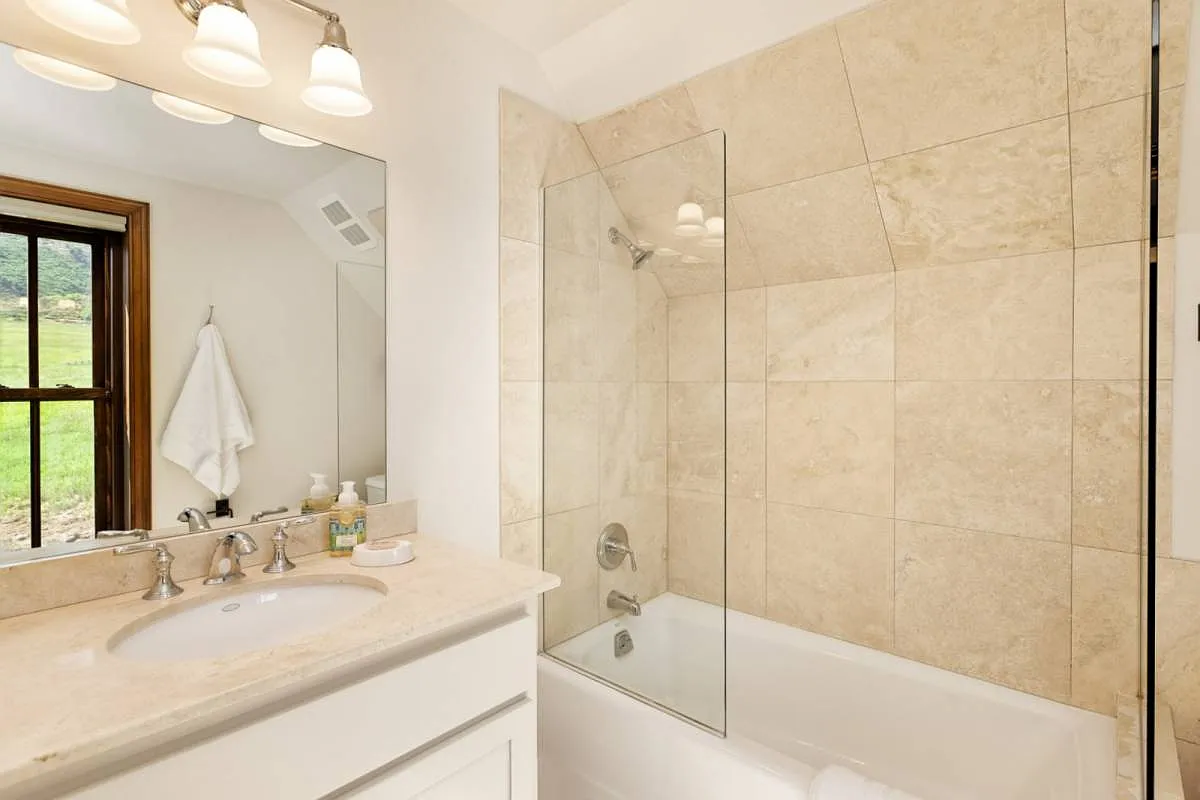 2 bed, 1169 sqft, $9,500 — Photo 4