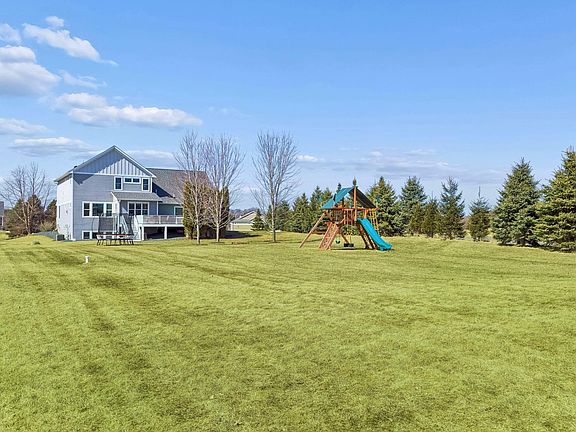 5th image of 300 Lindsay Rd
