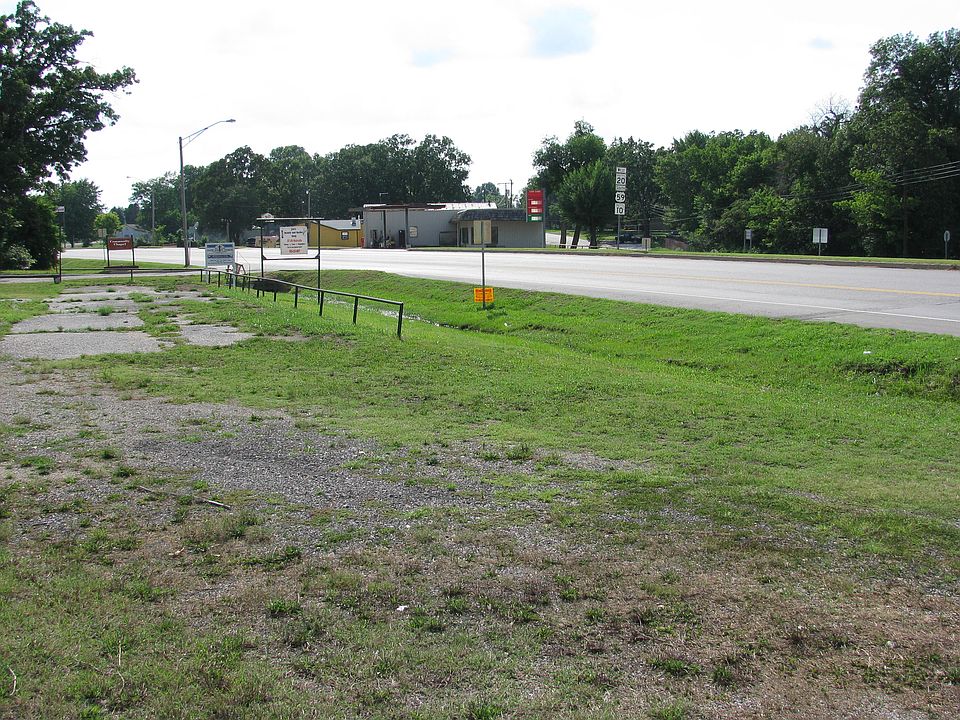 2nd image of 616 S Main