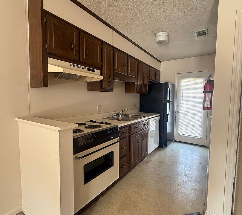 1st image of 230 Lanier Dr #109