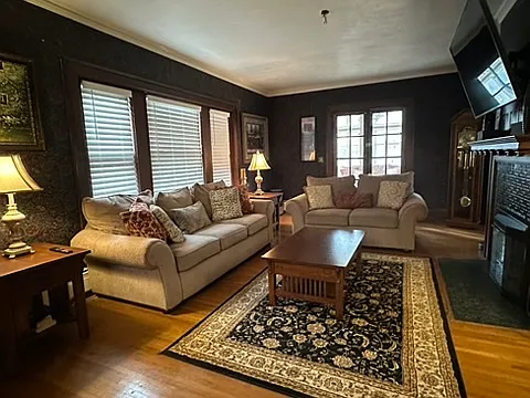 822 E Locust St #A — Photo 9