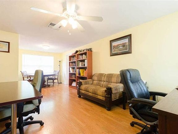 2nd image of 2905 Nutwood St
