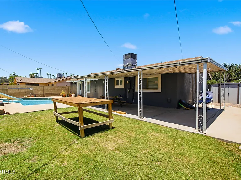 1015 E Marigold Ln — Photo 18