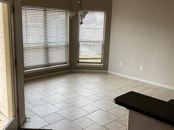 Dine-in kitchen nook