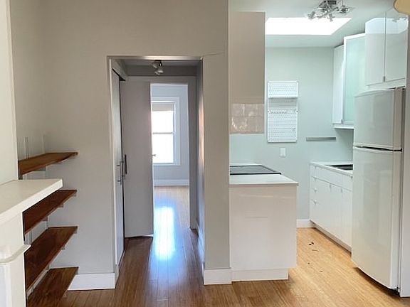 2nd image of 240 Cumberland St #4