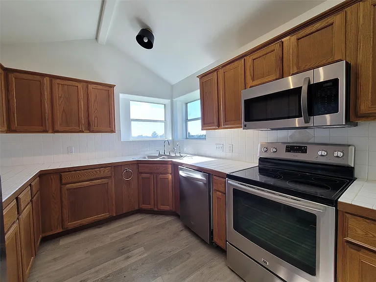 208 Newcastle Dr — Photo 16