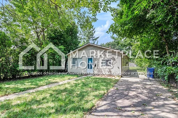 3 bed, 1.0 bath, 944 sqft, $1,395 — Photo 2