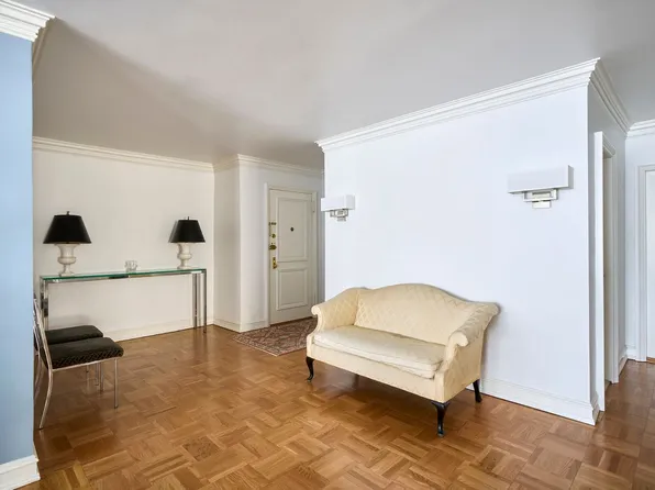 650 Park Avenue image 4 of 9