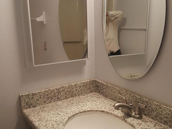4th image of 434 W Hermosa Dr