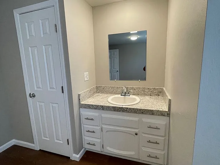 Churchill Village Apartments — Photo 95