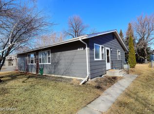 628 20th St NW, East Grand Forks, MN 56721