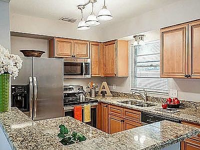 4th image of 4419 W Varn Ave