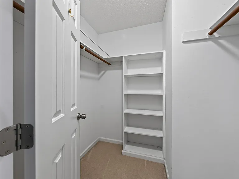114 Planetree Ln — Photo 16
