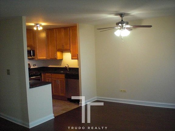 3rd image of 3639 N Pine Grove Ave APT 21E