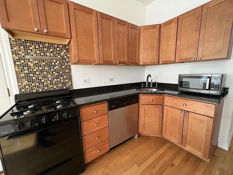 2749 N Western Ave #12 — Photo 4